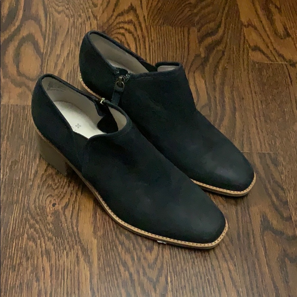 LIKE NEW Caslon’s Leather Booties
